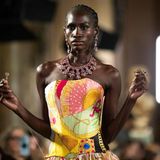 Mit seiner Mode will Max Alexander „die Leute ermutigen, Dinge wiederzuverwenden und nicht so viel Fast Fashion zu kaufen“, sagte er dem US-Magazin „People“.