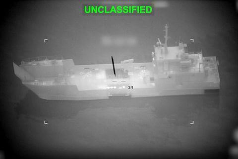 US-Streitkräfte zielen auf einen iranischen Frachter in der Straße von Hormus