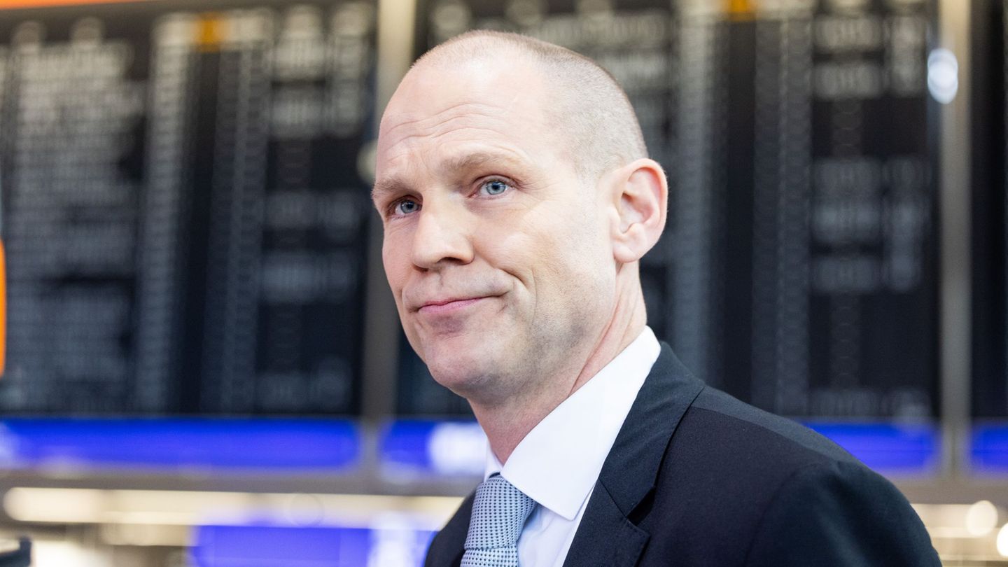 Lufthansa sucht arbeitswillige Crews, um den Streik abzumildern. Foto: Lando Hass/dpa