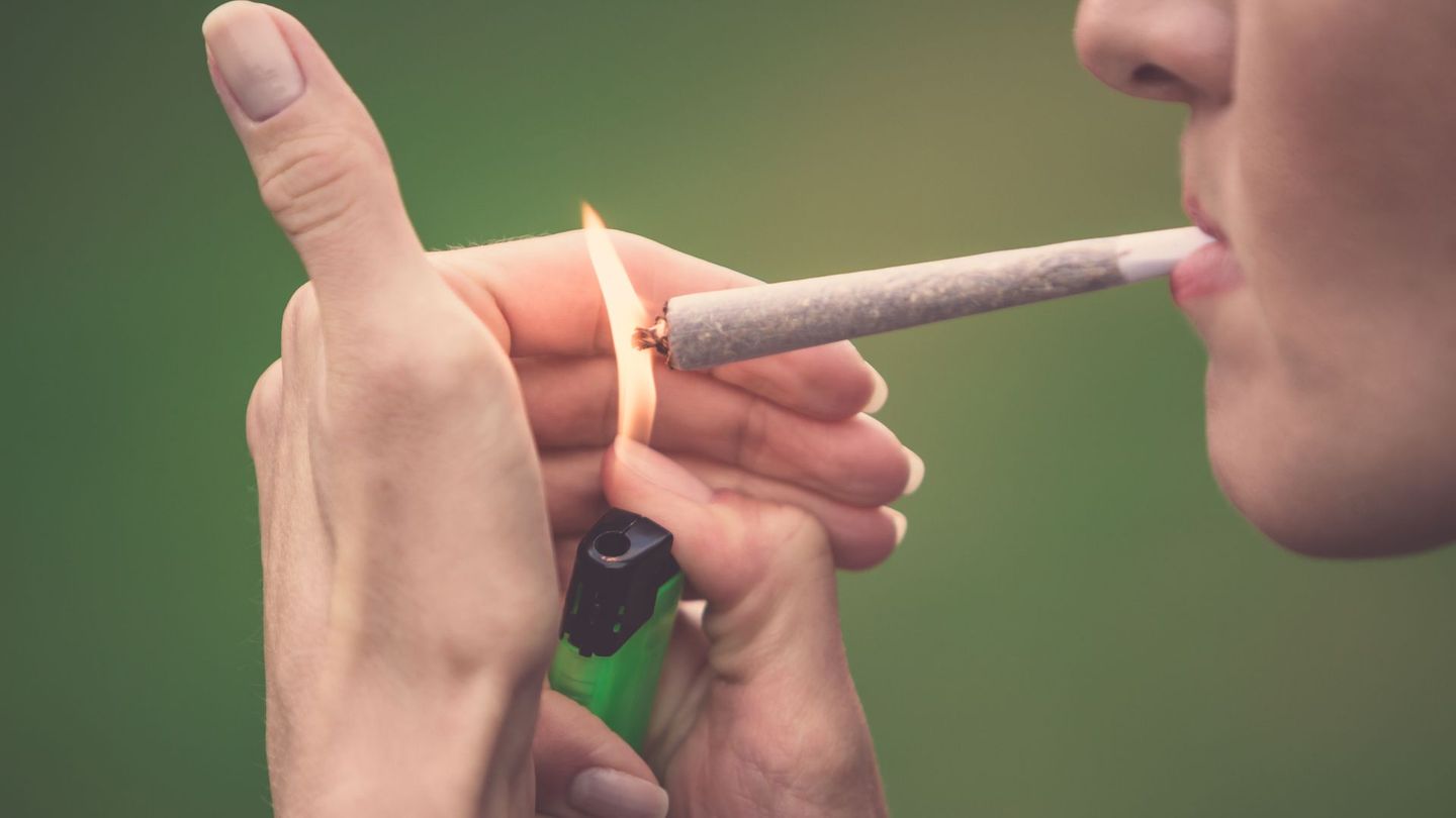 Zwei Jahre nach der Legalisierung halten Cannabissamen in deutschen Supermärkten Einzug.