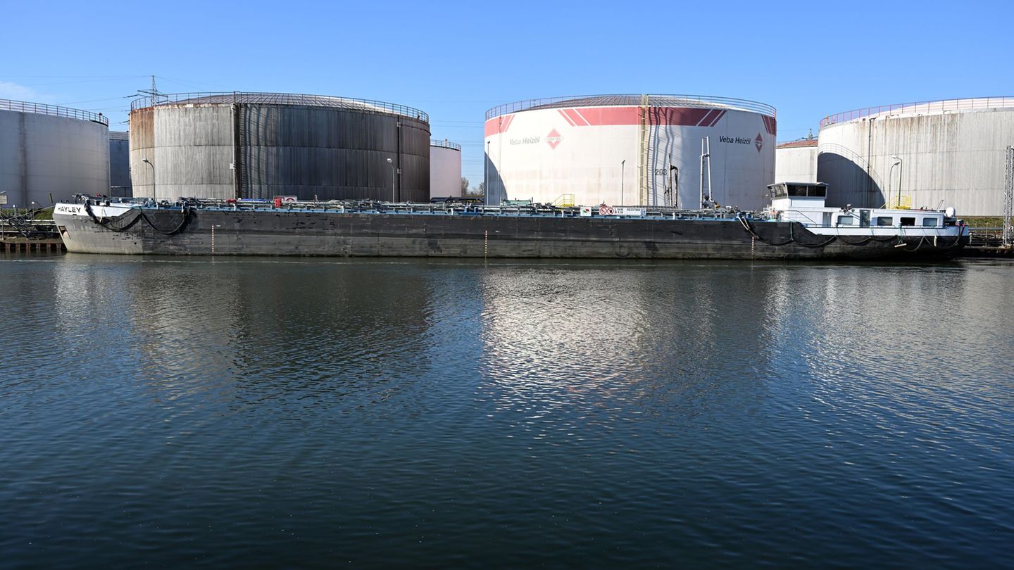 Deutschland hat Ölreserven für drei Monate. (Archivbild) Foto: Federico Gambarini/dpa