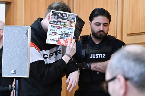 Der 18-Jährige soll den Jungen auf dem Parkplatz angefahren haben - mit Absicht? Foto: Bernd Weißbrod/dpa