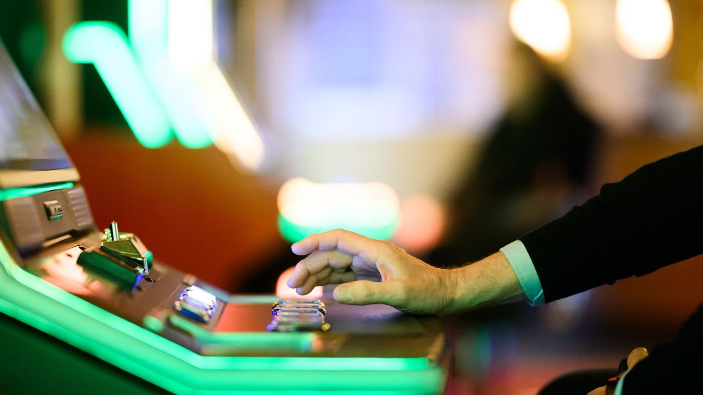 Der neue Glücksspiel-Survey 2025 zeigt: Das Glücksspielverhalten in Deutschland bleibt konstant. (Symbolbild) Foto: Julian Strat