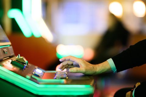 Der neue Glücksspiel-Survey 2025 zeigt: Das Glücksspielverhalten in Deutschland bleibt konstant. (Symbolbild) Foto: Julian Strat