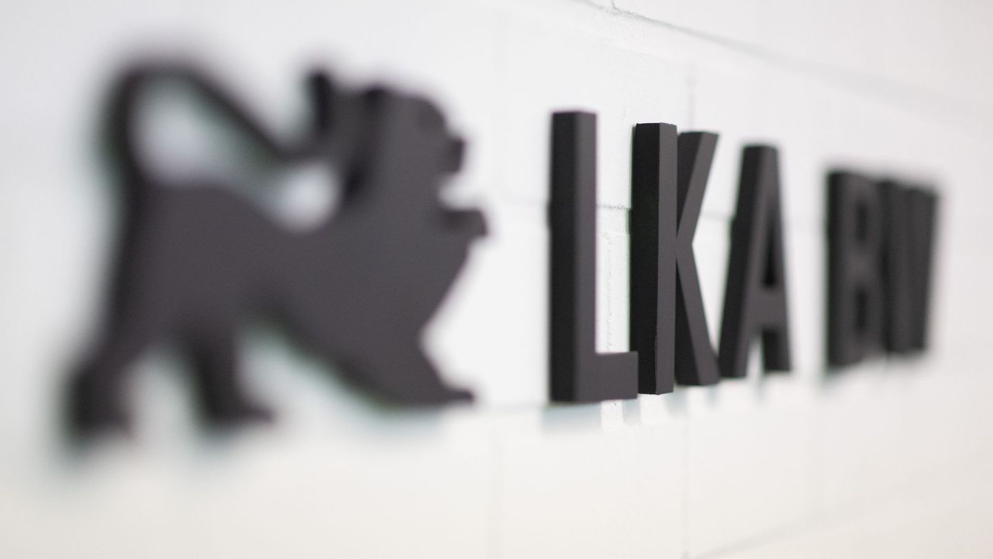 Extremismus: Große Razzia bei rechtsextremem Verlag: NS-Material gefunden