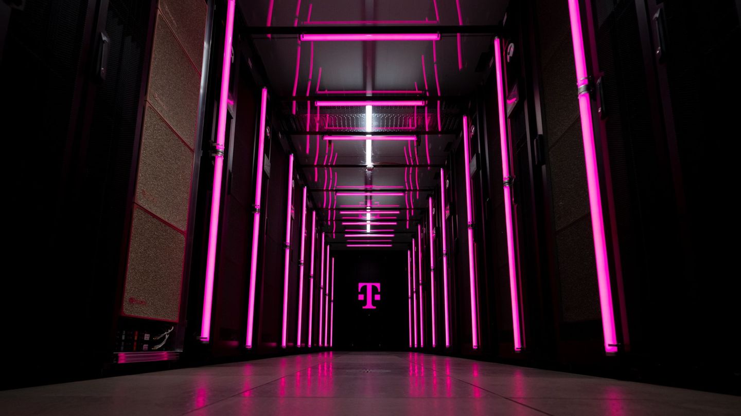 In München wurde kürzlich eine KI-Fabrik eröffnet, nun ist eine weitere im Allgäu geplant. (Symbolbild) Foto: Sven Hoppe/dpa