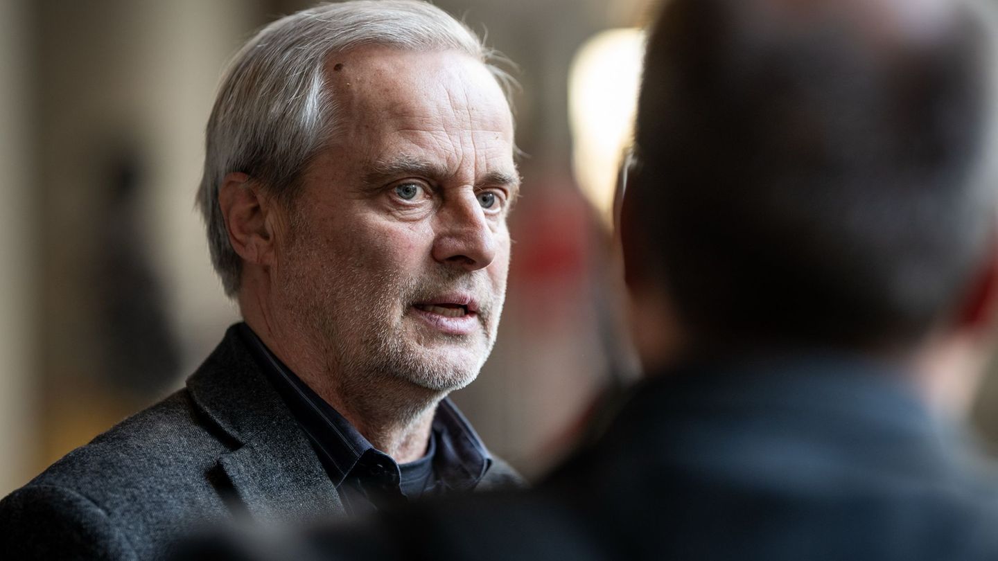 Frank Augsten gibt den Vorsitz der Thüringer BSW-Fraktion ab. Foto: Jacob Schröter/dpa