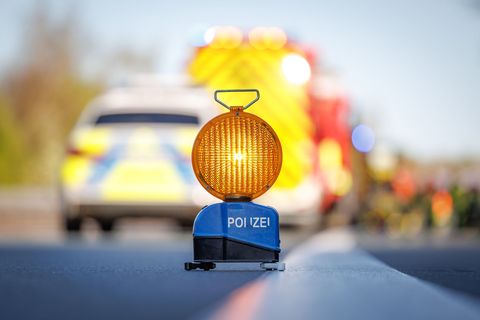 Was genau passiert ist, war nach dem Unfall zunächst unklar. (Symbolbild) Foto: Friso Gentsch/dpa