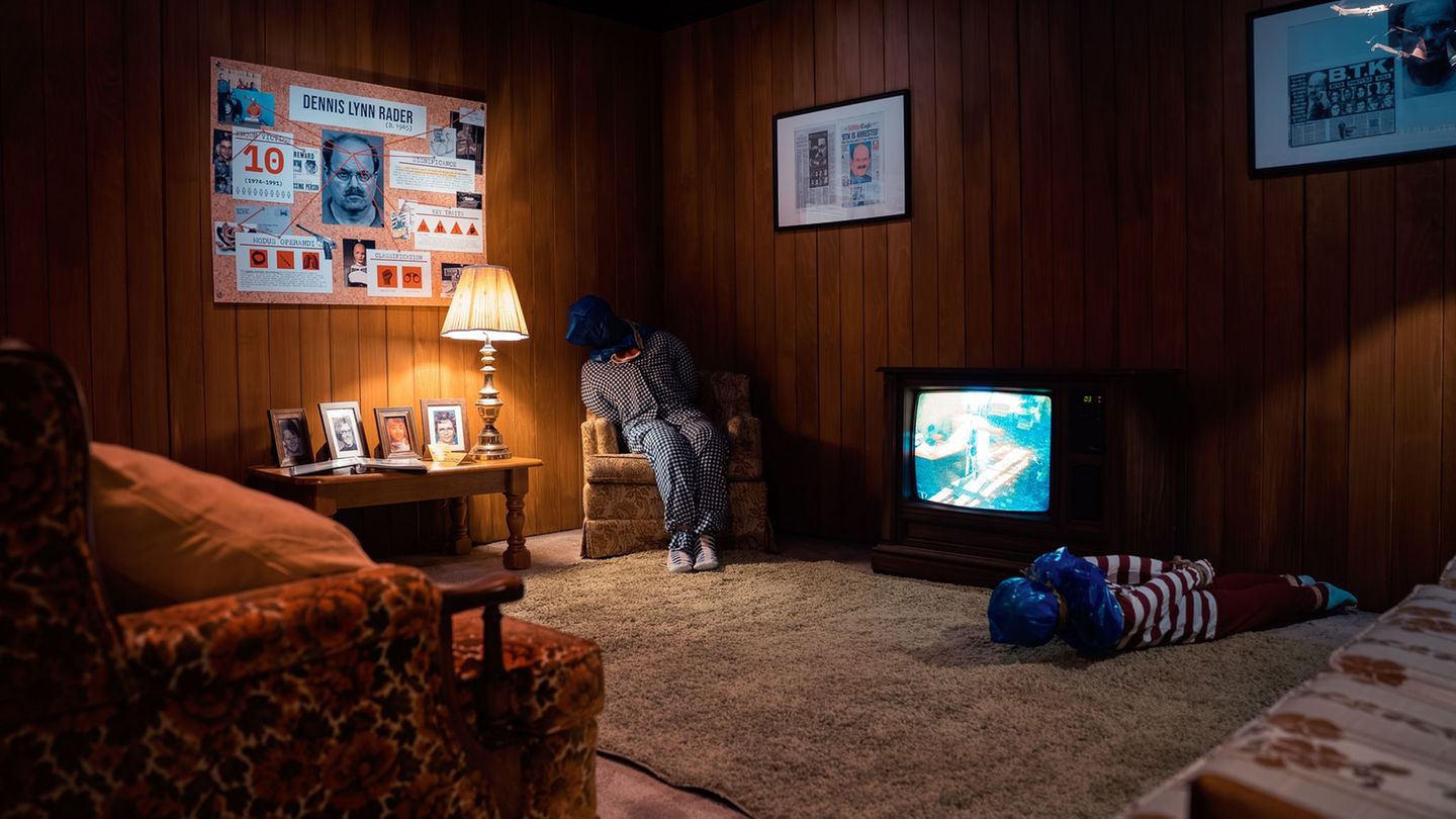 Die Ausstellung darf erst ab 16 Jahren besucht werden. (Handout) Foto: Linus Harwig/-/dpa