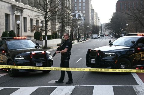 Ein Beamter des Secret Service am Mittwoch nach dem Sicherheitsvorfall am Weißen Haus in Washington