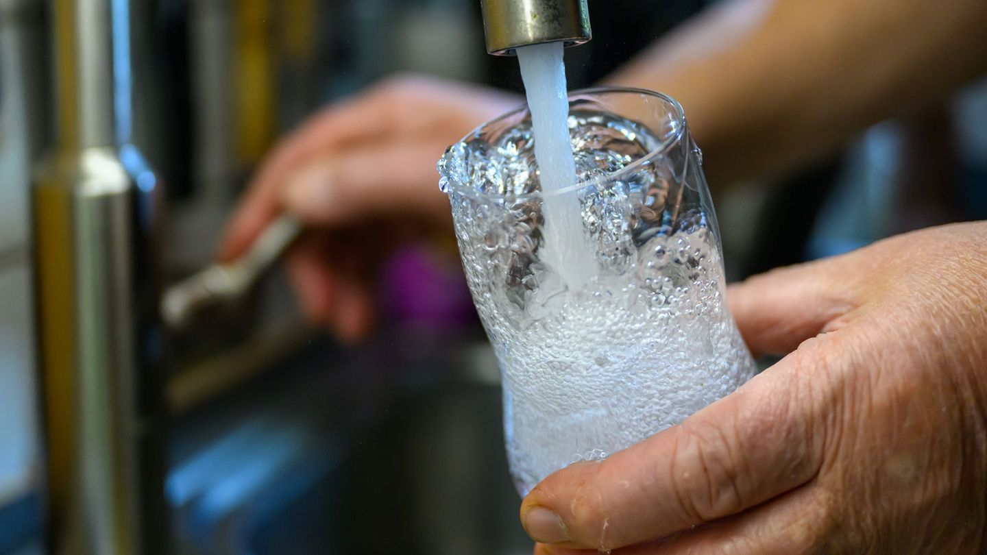 Wertvolles Gut Trinkwasser - das Statistische Landesamt verzeichnet einen langfristigen Anstieg der Trinkwasserkosten. (Symbolbi