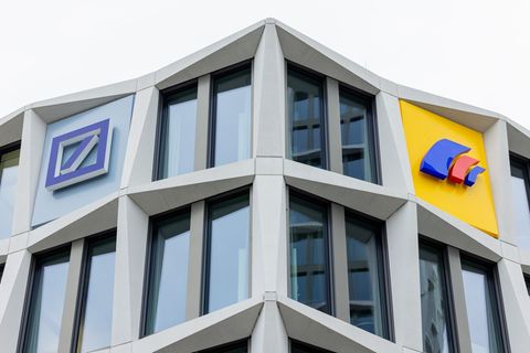 Der Streit um die Übernahme der Postbank ist zu Ende. (Symbolbild) Foto: Rolf Vennenbernd/dpa