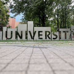 Das Geld soll beispielsweise in IT-Sicherheit, Cloud-Dienste oder Lehr- und Forschungskonzepte fließen. (Archivbild) Foto: Peter