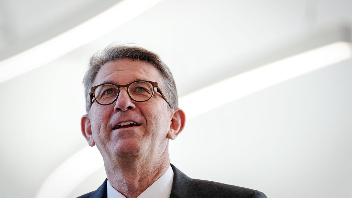 Macht seit Wochen Schlagzeilen: Kulturstaatsminister Wolfram Weimer. (Archivbild) Foto: Kay Nietfeld/dpa