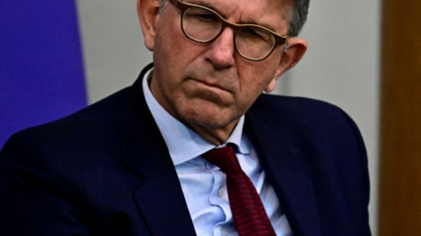 Weimer in Buchpreisaffäre unter Druck: Klagen eingereicht - Linke will Rücktritt