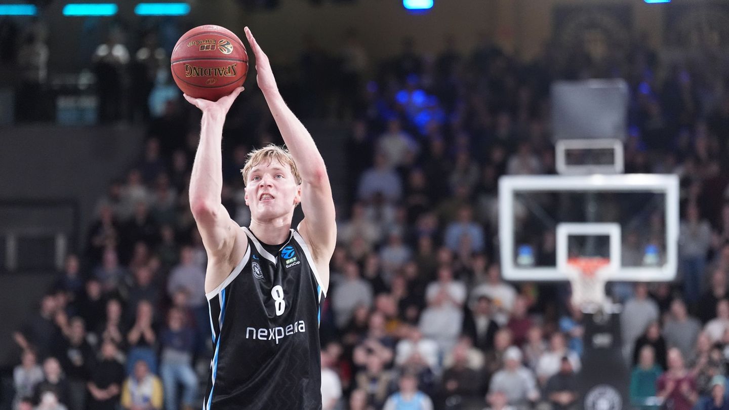 Basketballer Jared Grey wechselt von den Hamburg Towers in die USA. (Archivbild) Foto: Marcus Brandt/dpa