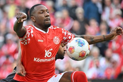 Sheraldo Becker darf in Olmütz nicht mitspielen (Archivbild). Foto: Torsten Silz/dpa