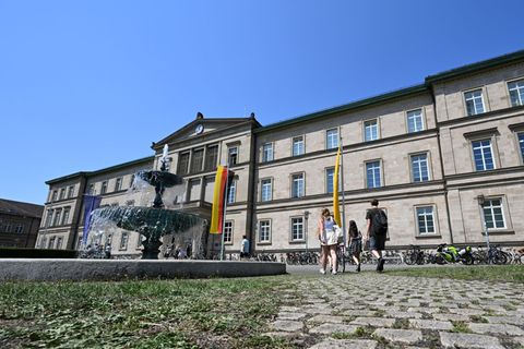 Eine von zehn als Exzellenzuniversitäten bestätigte Hochschule ist die Uni Tübingen. (Archivbild) Foto: Bernd Weißbrod/dpa