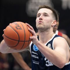 Spencer Reaves war mit 22 Punkten bester Weißenfelser Werfer. (Archivbild) Foto: Sebastian Kahnert/dpa