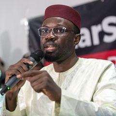 Senegals Premierminister Ousmane Sonko bei einer Rede (Archivbild von vor vier Jahren)