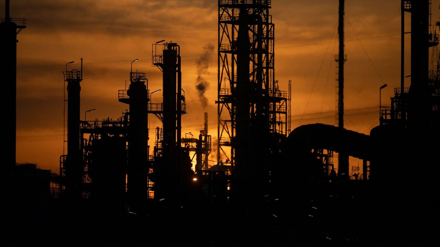 Energiekrise: Ölpreise steigen weiter - trotz Freigabe von Reserven