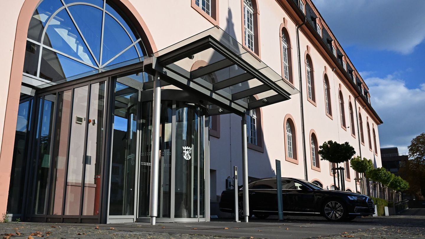 Regierung und Unternehmen: Spitzentreffen mit der Wirtschaft über Kriegsauswirkungen