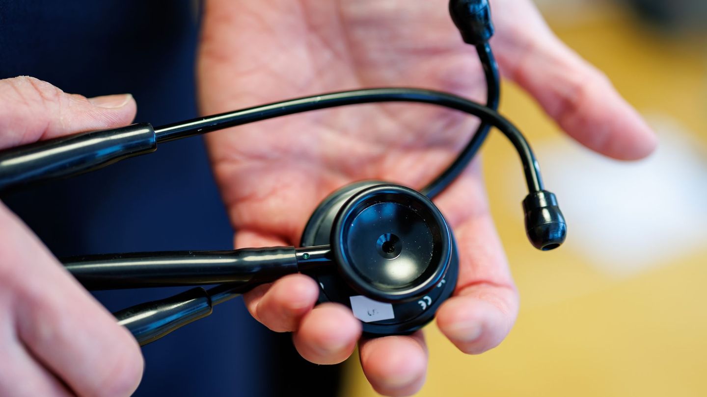 Sachsen liegt bei der Arztdichte im Mittelfeld. (Archivbild) Foto: Daniel Karmann/dpa