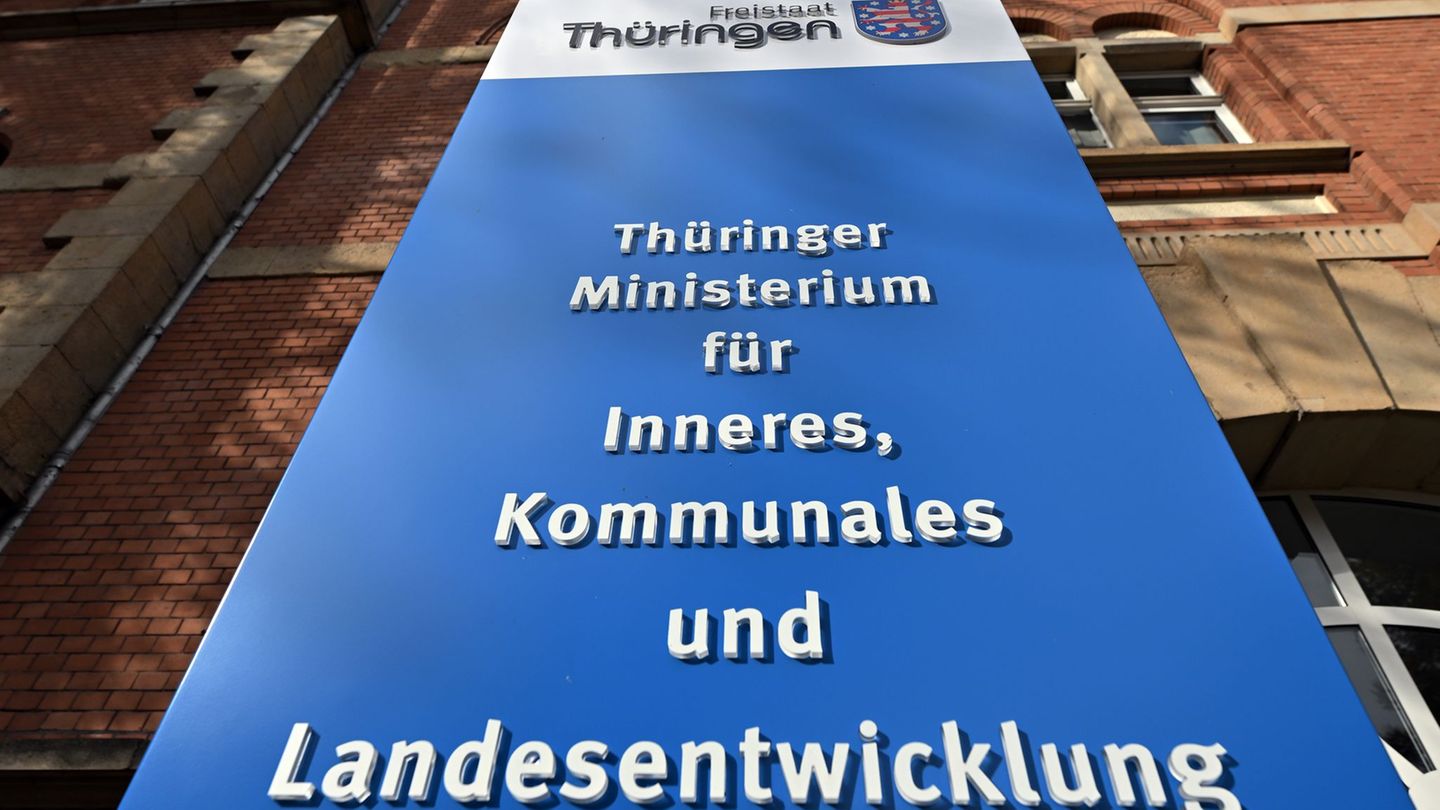 Eine Taskforce im Thüringer Innenministerium unterstützt eine Gemeinde in Südthüringen beim Umgang mit rechtsextremen Konzerten.