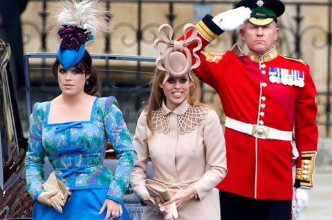 Für ihre Hutauswahl wurden die beiden Prinzessinnen damals verspottet. (Archivbild) Foto: Ian Langsdon/PA/EPA/dpa