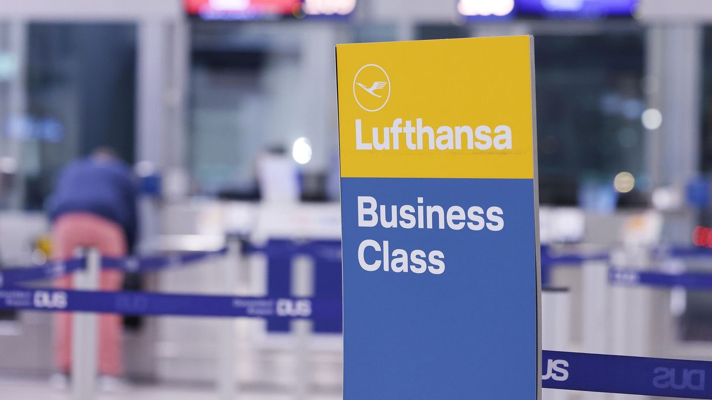 Der Lufthansa-Pilotenstreik trifft auch die Flughäfen in NRW (Archivbild). Foto: David Young/dpa