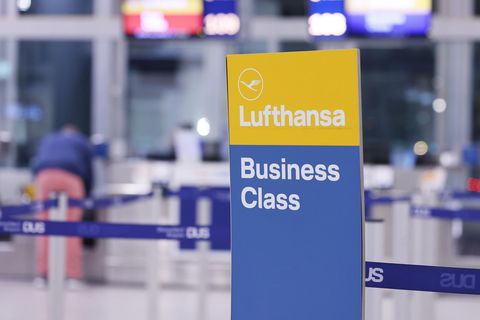 Der Lufthansa-Pilotenstreik trifft auch die Flughäfen in NRW (Archivbild). Foto: David Young/dpa
