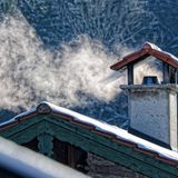 Staub: Kamin mit Rauch