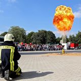 Staub: Feuerwehr deminstriert Staubexplosion