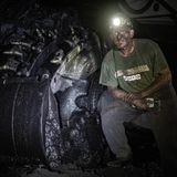 Staub: Kumpel unter Tage mit Kohlenstaub in der Lunge