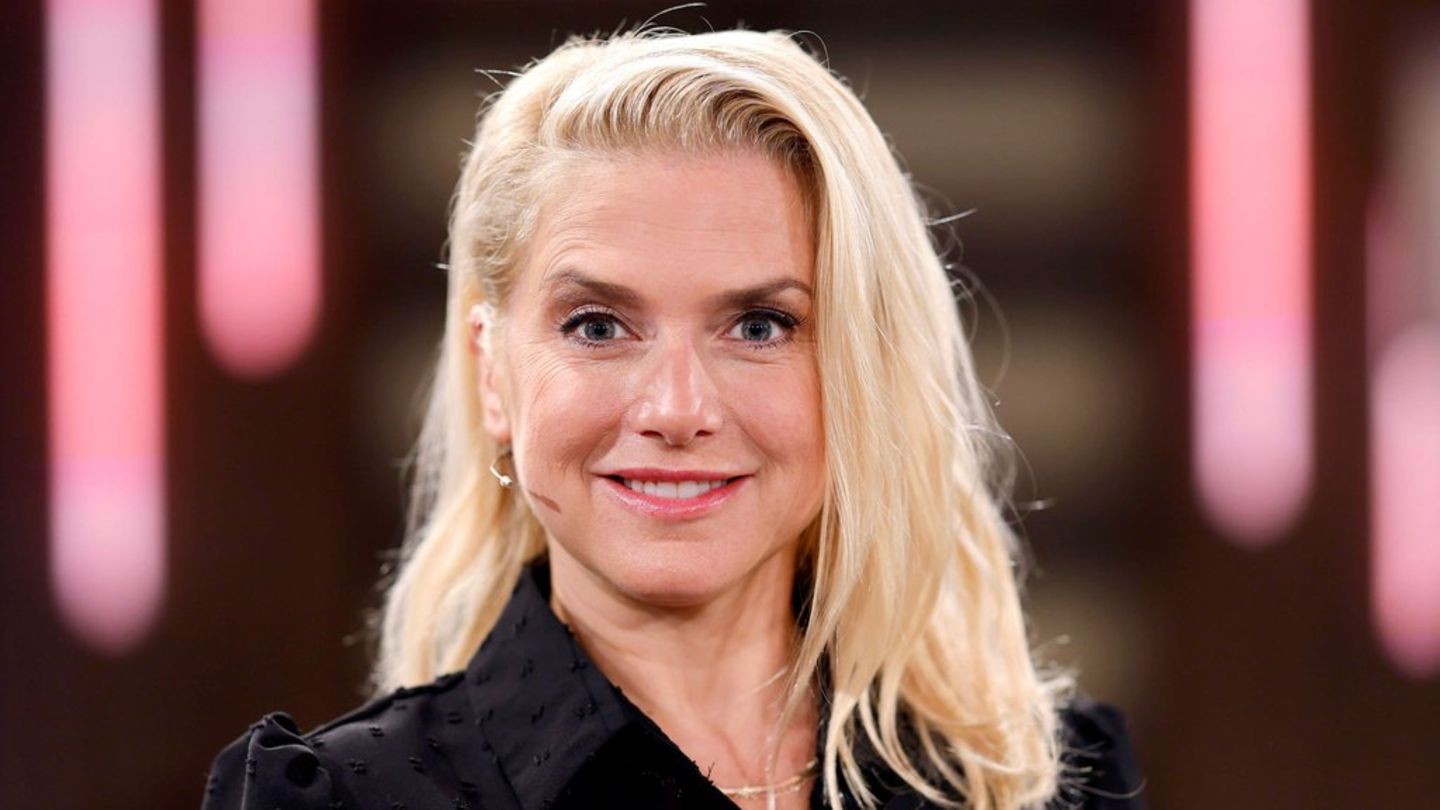 Jeanette Biedermann: Sie teilt erstes Foto mit Babybauch