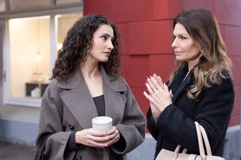 "Unter uns": Britta (r.) verliert aus Sorge um Naomi (l.) die Nerven.