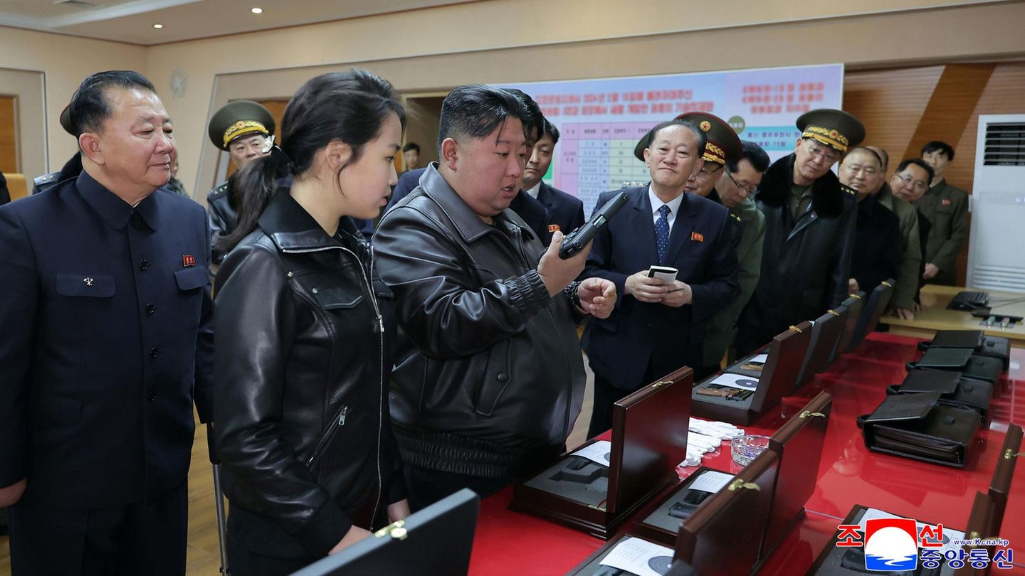 Modisch bilden Vater und Tochter eine Einheit – angeblich will Kim Jong Un sie zu seiner Nachfolgerin aufbauen.