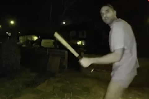 Ein Vater vertreibt Einbrecher mit einem Baseballschläger.