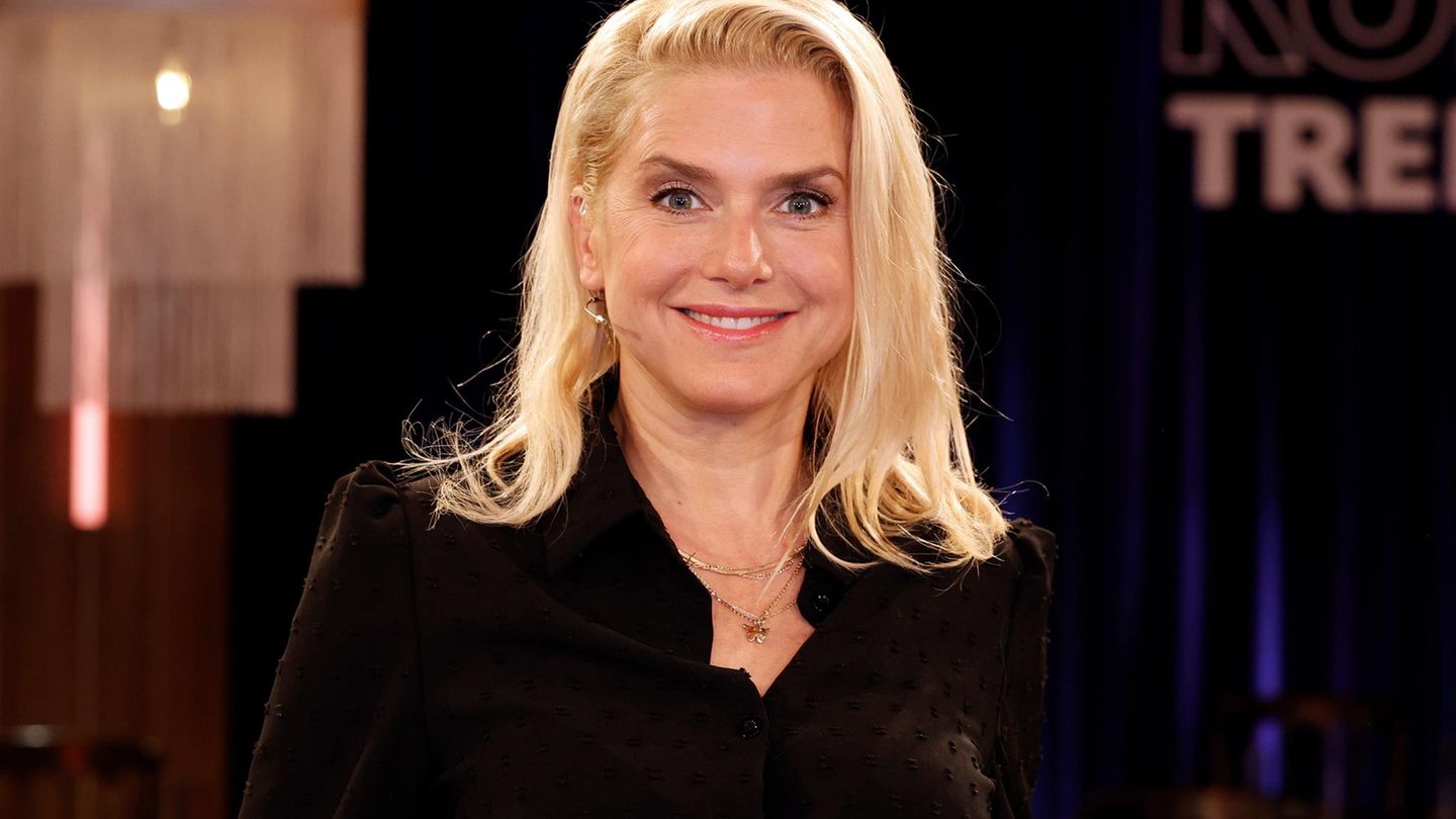 Jeanette Biedermann lächelt in die Kamera