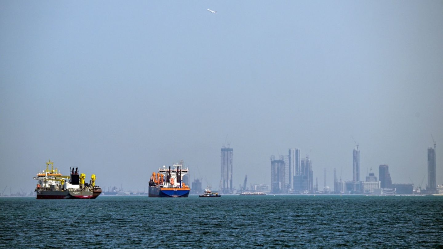 Neue iranische Angriffswelle auf Öl-Anlagen in Golfregion - Ölpreise steigen erneut