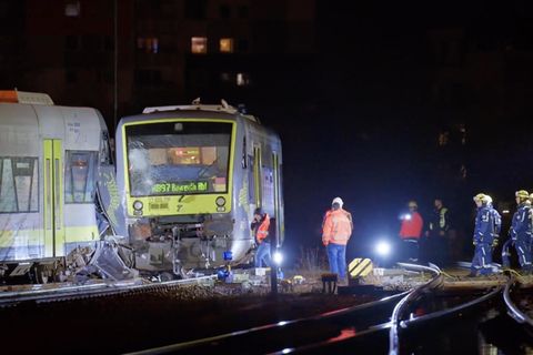 Zwei Züge kollidieren in Bayreuth.