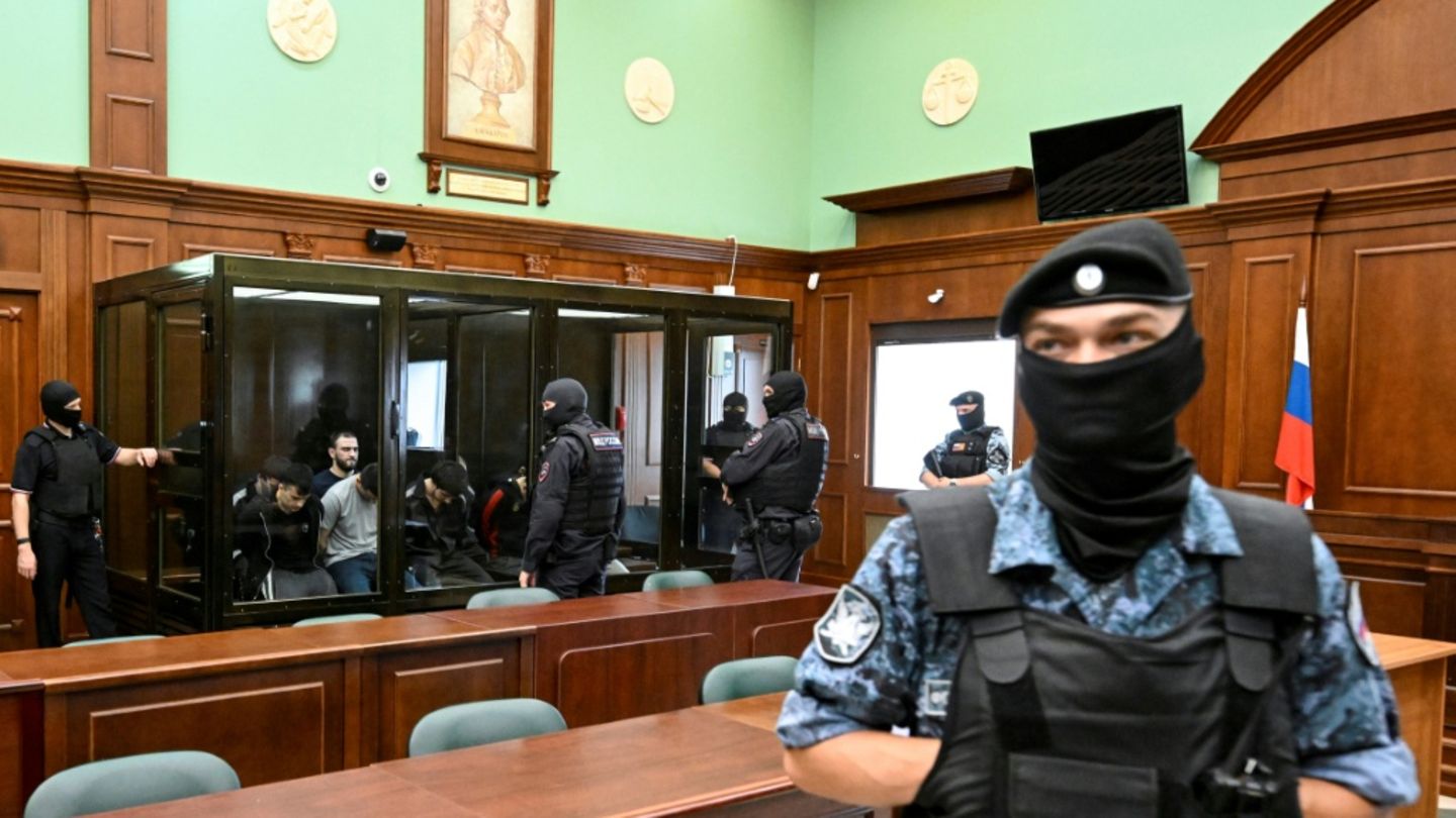 Angeklagte vor Gericht in Moskau, August 2025