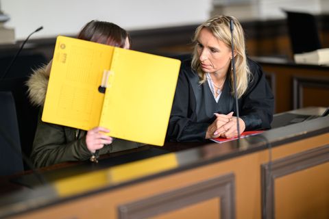 Die Staatsanwaltschaft wirft der 33-jährigen Angeklagten Totschlag durch Unterlassen vor. (Archivbild) Foto: Izabella Mittwollen