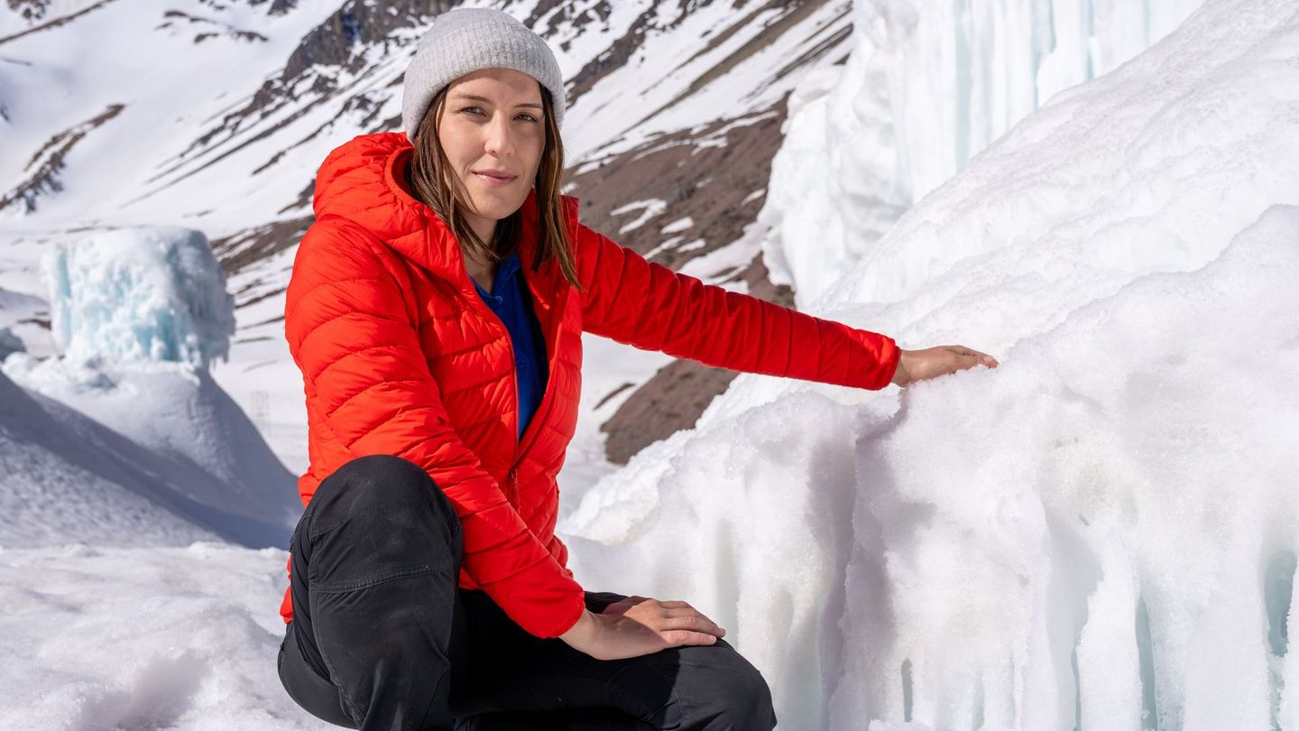 In der neuen Folge "Terra X: Faszination Erde – mit Hannah Emde" verschlägt es die Tierärztin nach Chile.