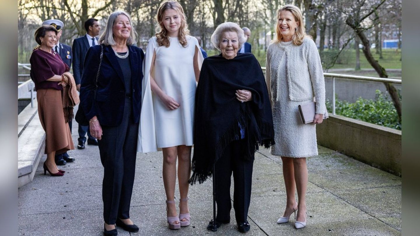 Prinzessin Mabel, Prinzessin Beatrix, Gräfin Zaria und Mabels Mutter Florence (v.r.) erschienen zur Verleihung des Prinz-Friso