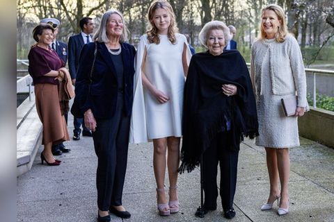 Prinzessin Mabel, Prinzessin Beatrix, Gräfin Zaria und Mabels Mutter Florence (v.r.) erschienen zur Verleihung des Prinz-Friso