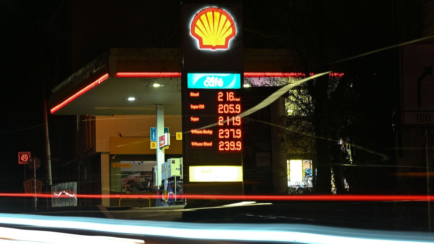 Der Iran-Krieg verteuert Öl und Gas. Die Folgen spüren nicht nur Deutschlands Autofahrer, sondern die gesamte Wirtschaft. (Symbo