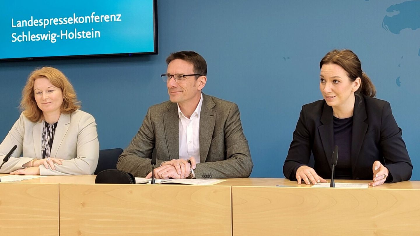 Die gesellschaftliche Verrohung wird man nur gesamtgesellschaftlich lösen können, sagte Innenministerin Magdalena Finke (r). Fot