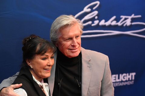 Sigmar Solbach mit seiner Frau Claudia auf dem roten Teppich (Archiv). Foto: Felix Hörhager/dpa