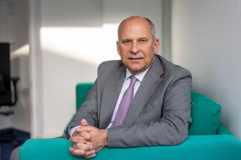 Minister Poseck: "Unsere Demokratie lebt vom Mitmachen und vom friedlichen Diskurs". (Archivbild) Foto: Helmut Fricke/dpa